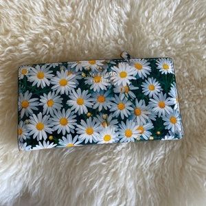 Kate Spade Daisy Wallet